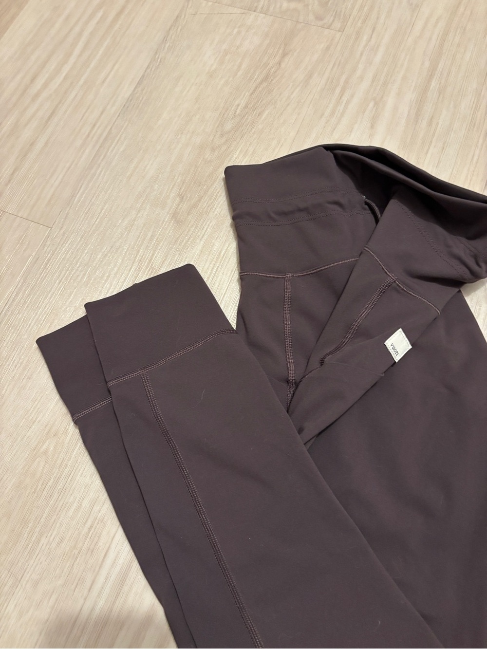 Vuori High-Waist Performance Leggings in Dark Plum